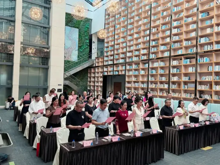 深圳女促会AI应用分会成立活动集体宣读场景
